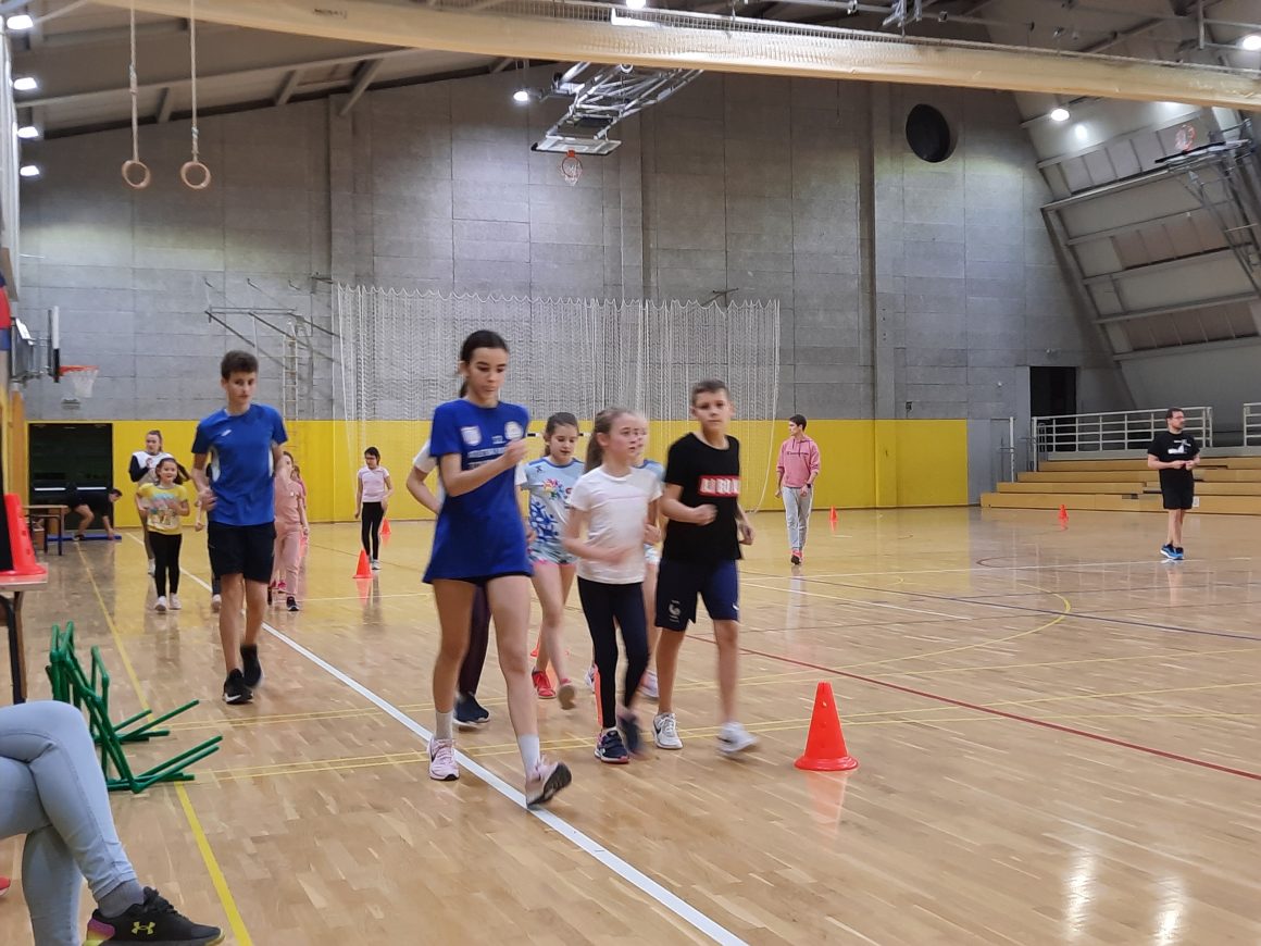 U Glini je 04.02.2022. godine  na treningu atletskog kluba Glina gostovao trener, reprezentativac ,trkač i višestruki državni prvak u brzom hodanju Bruno Erent.